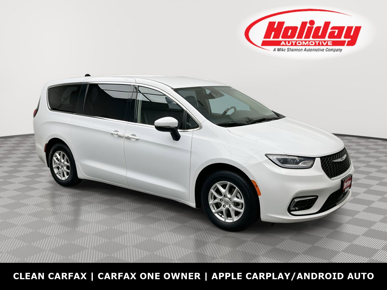 Used 2023 Chrysler Pacifica Touring-L FWD image 1
