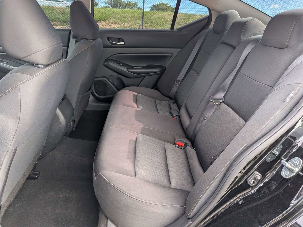 Used 2022 Nissan Altima 2.5 SV FWD image 13