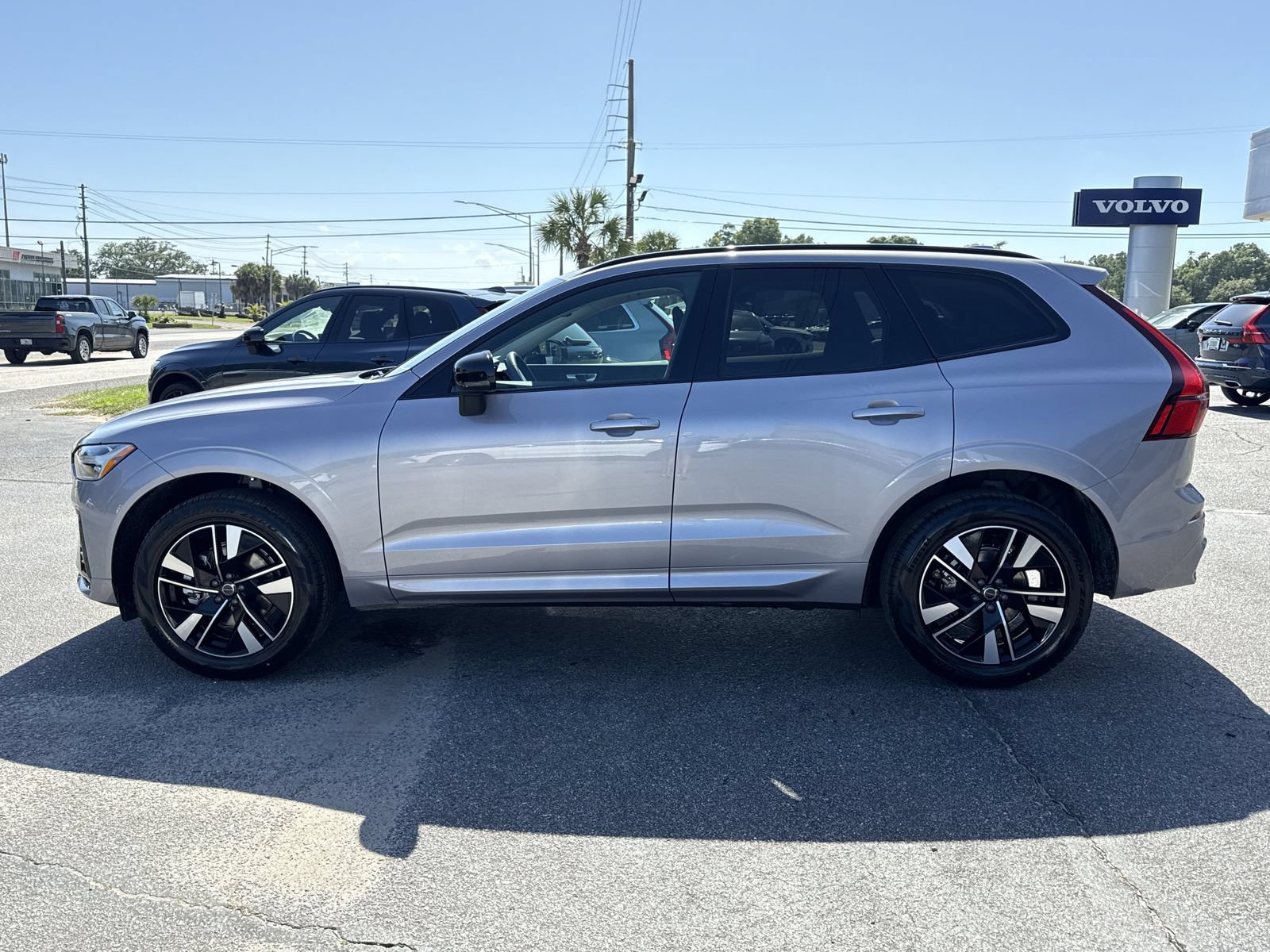 New 2026 Volvo XC60 B5 Core w/ Climate Package AWD/4WD image 2