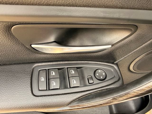 Used 2015 BMW 320i xDrive Sedan AWD/4WD image 15