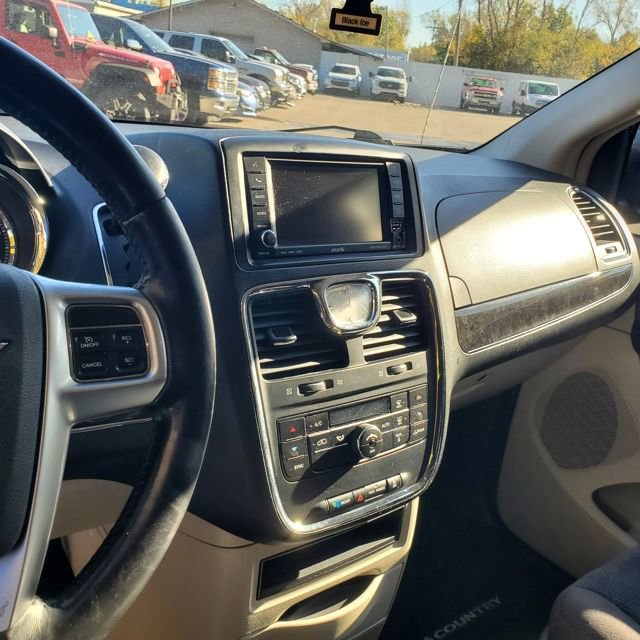Used 2011 Chrysler Town & Country Touring FWD image 18