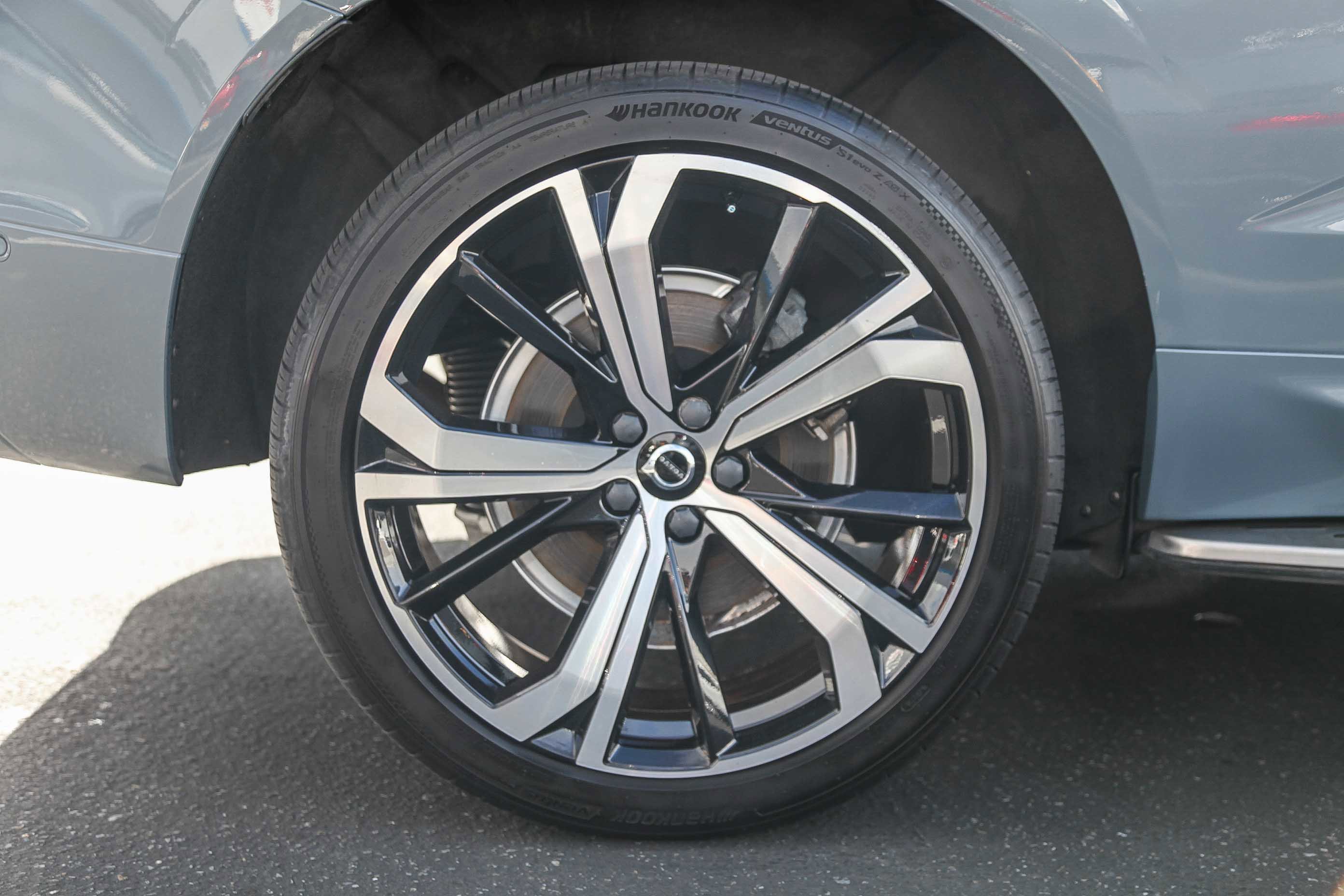 Used 2023 Volvo XC60 T8 Ultimate image 10