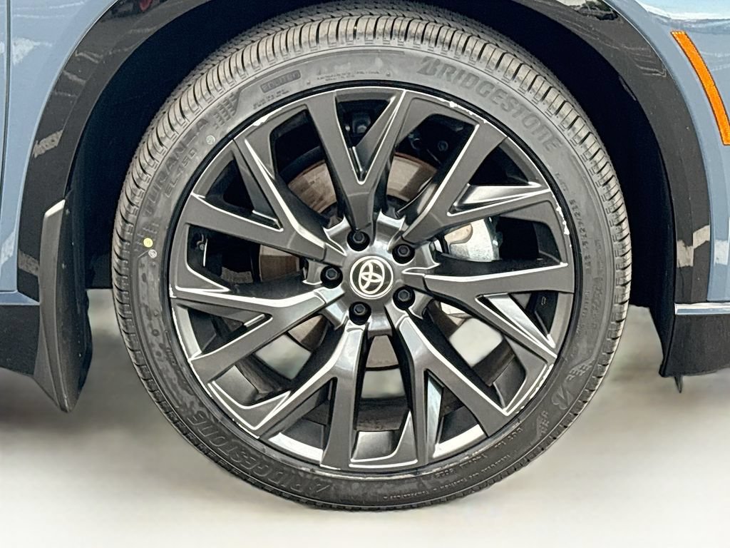 Certified 2025 Toyota Crown Signia AWD/4WD image 32