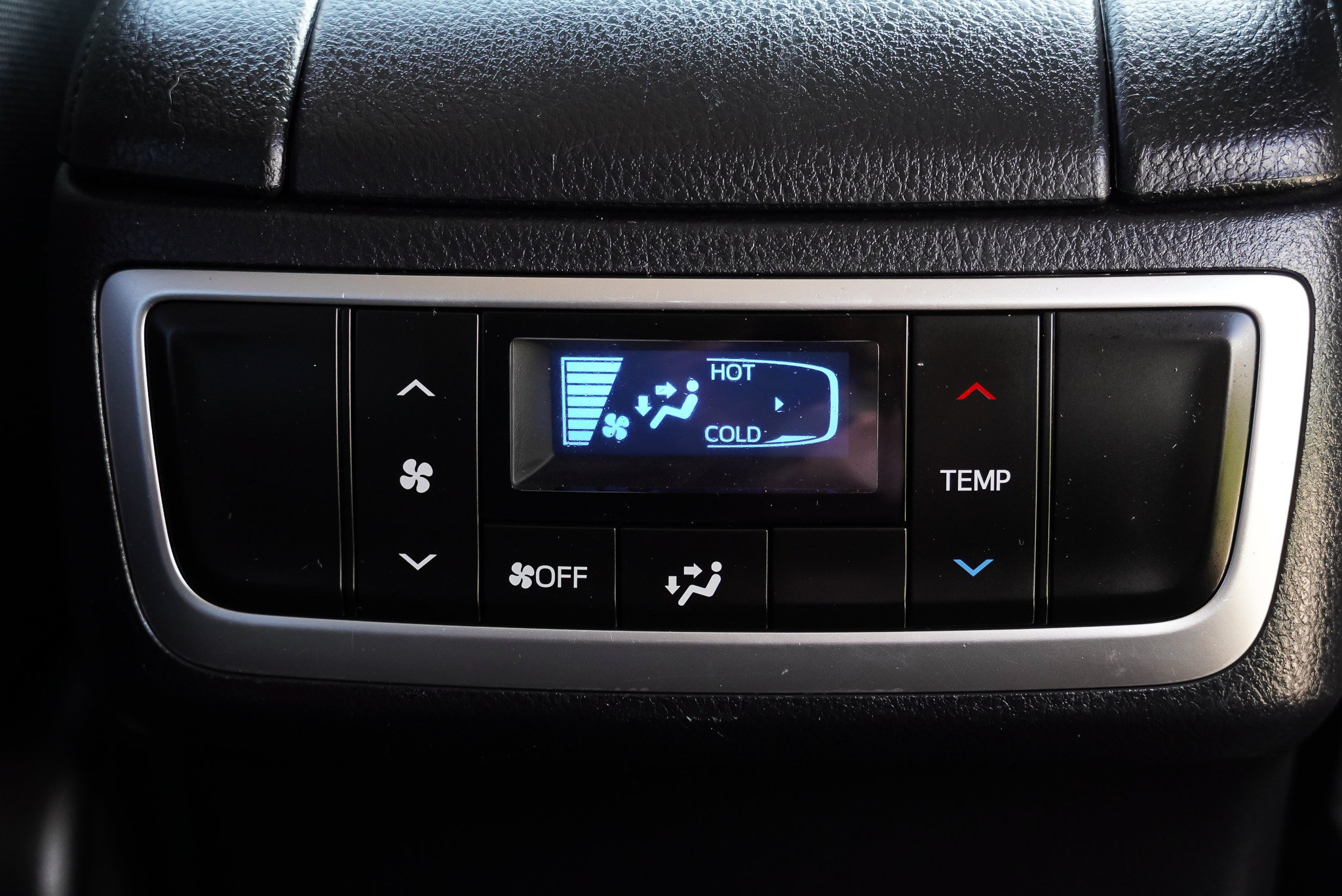 Used 2019 Toyota Highlander LE AWD/4WD image 29
