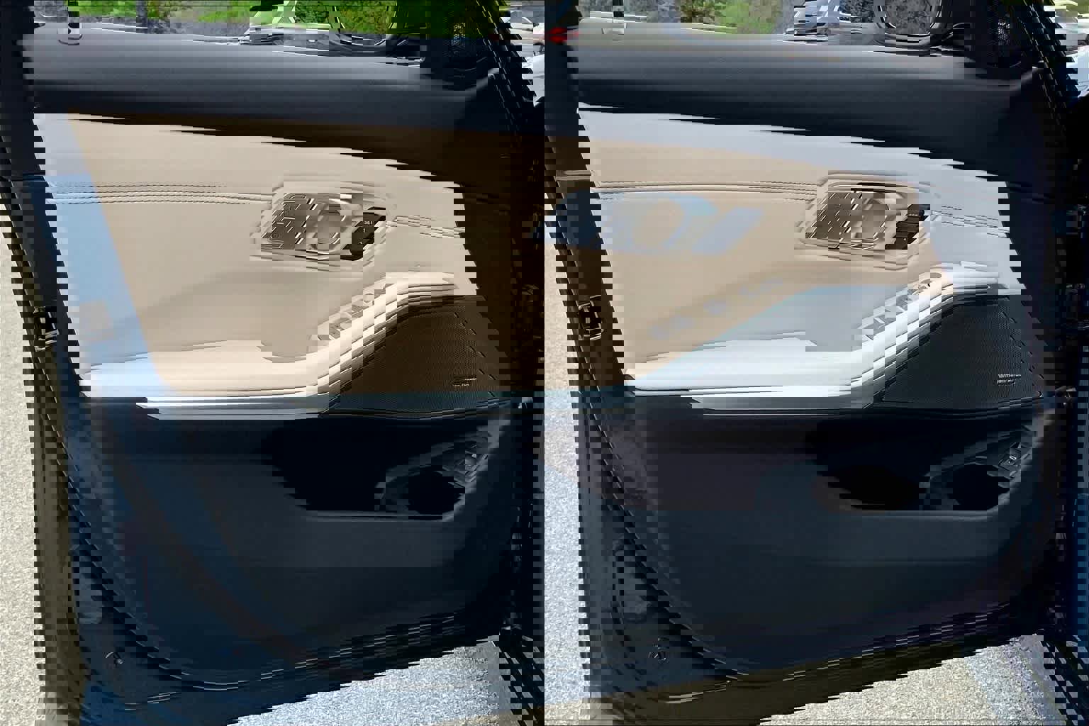 New 2025 BMW 330i Sedan w/ Premium Package image 10