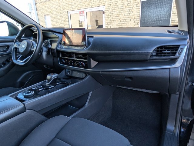 Used 2024 Nissan Rogue S AWD/4WD image 21