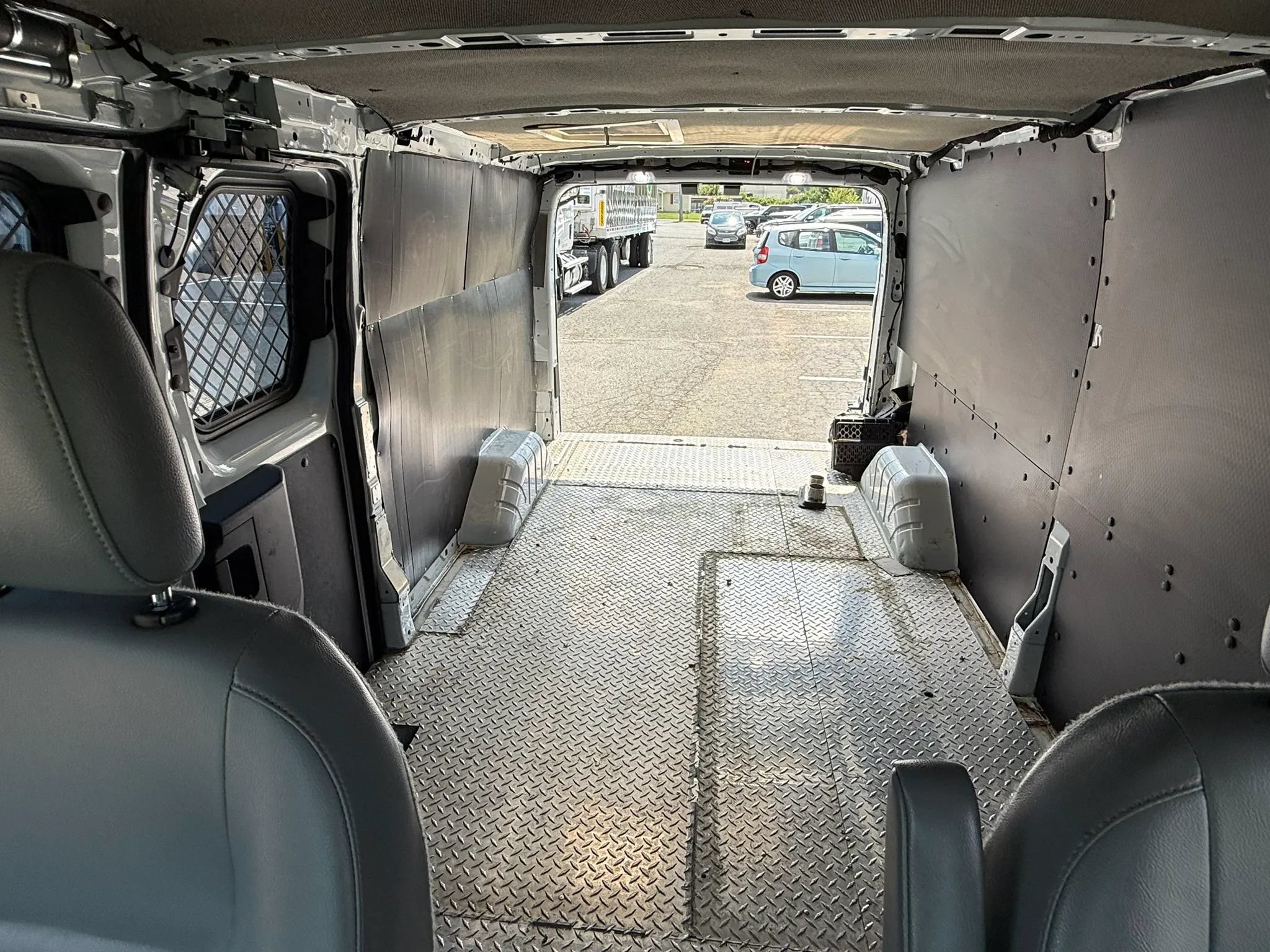 Used 2019 Ford Transit 250 148 Low Roof RWD image 7