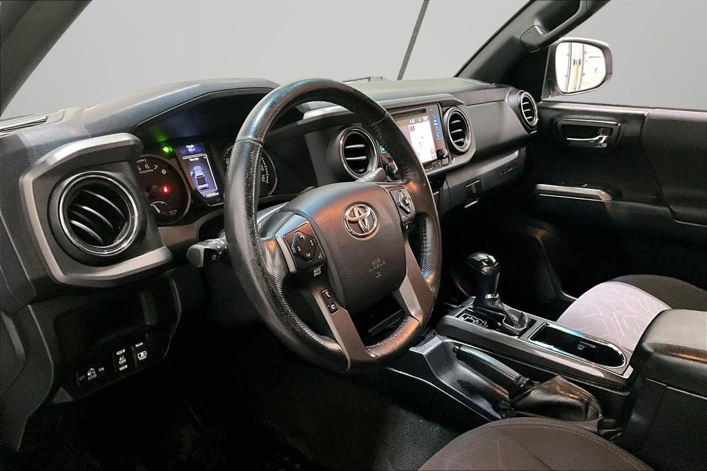 Used 2017 Toyota Tacoma SR5 image 18
