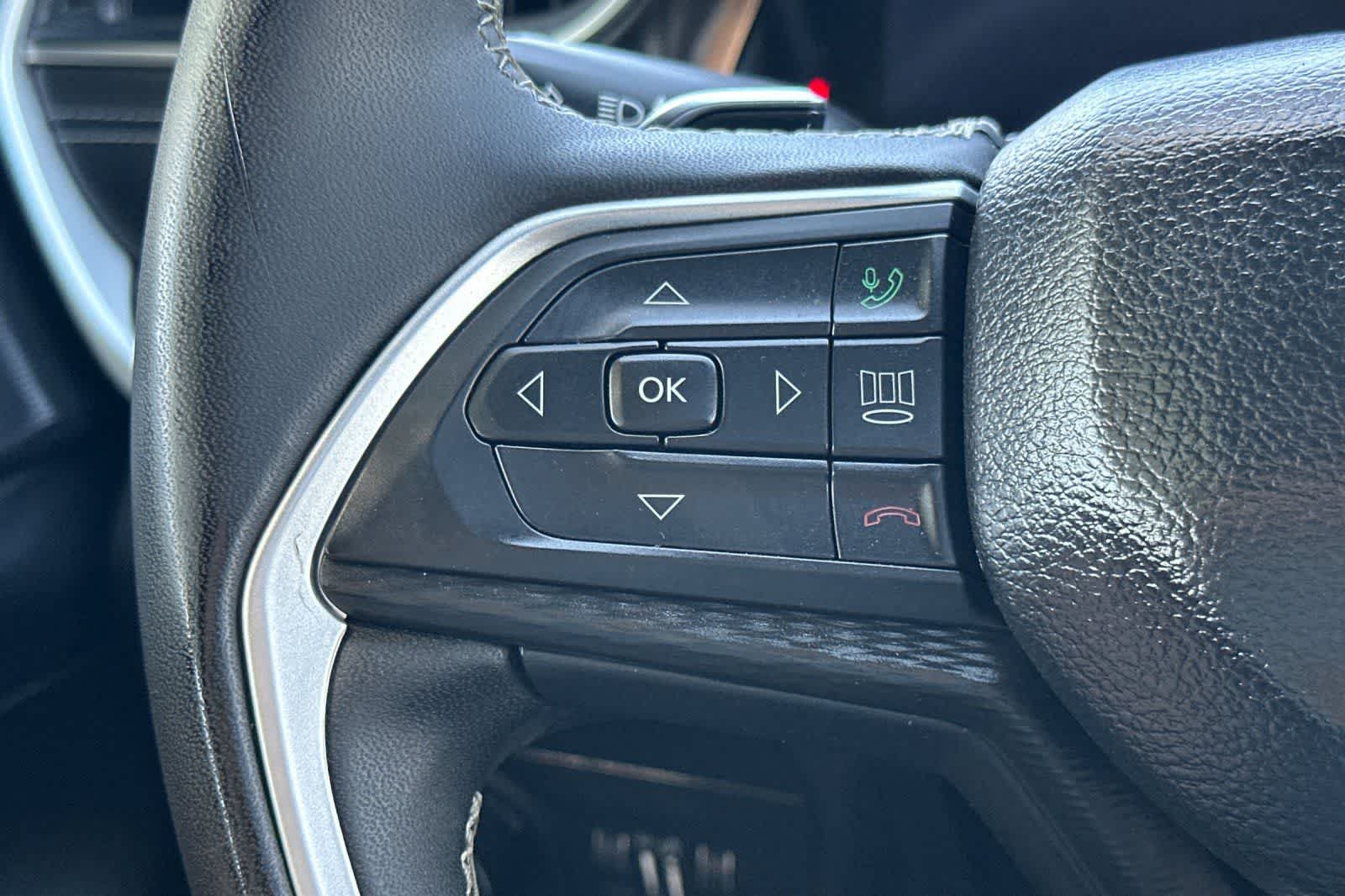 Used 2024 Jeep Grand Cherokee Altitude RWD image 30