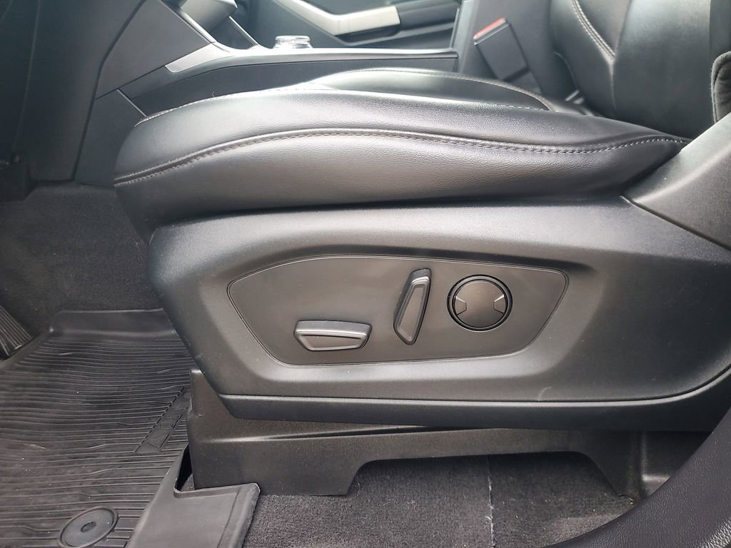 Used 2022 Ford Explorer XLT w/ Equipment Group 202A RWD image 15