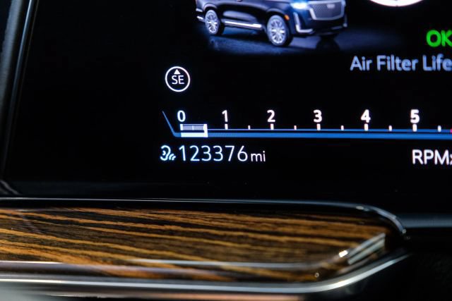 Used 2021 Cadillac Escalade ESV Premium Luxury AWD/4WD image 28