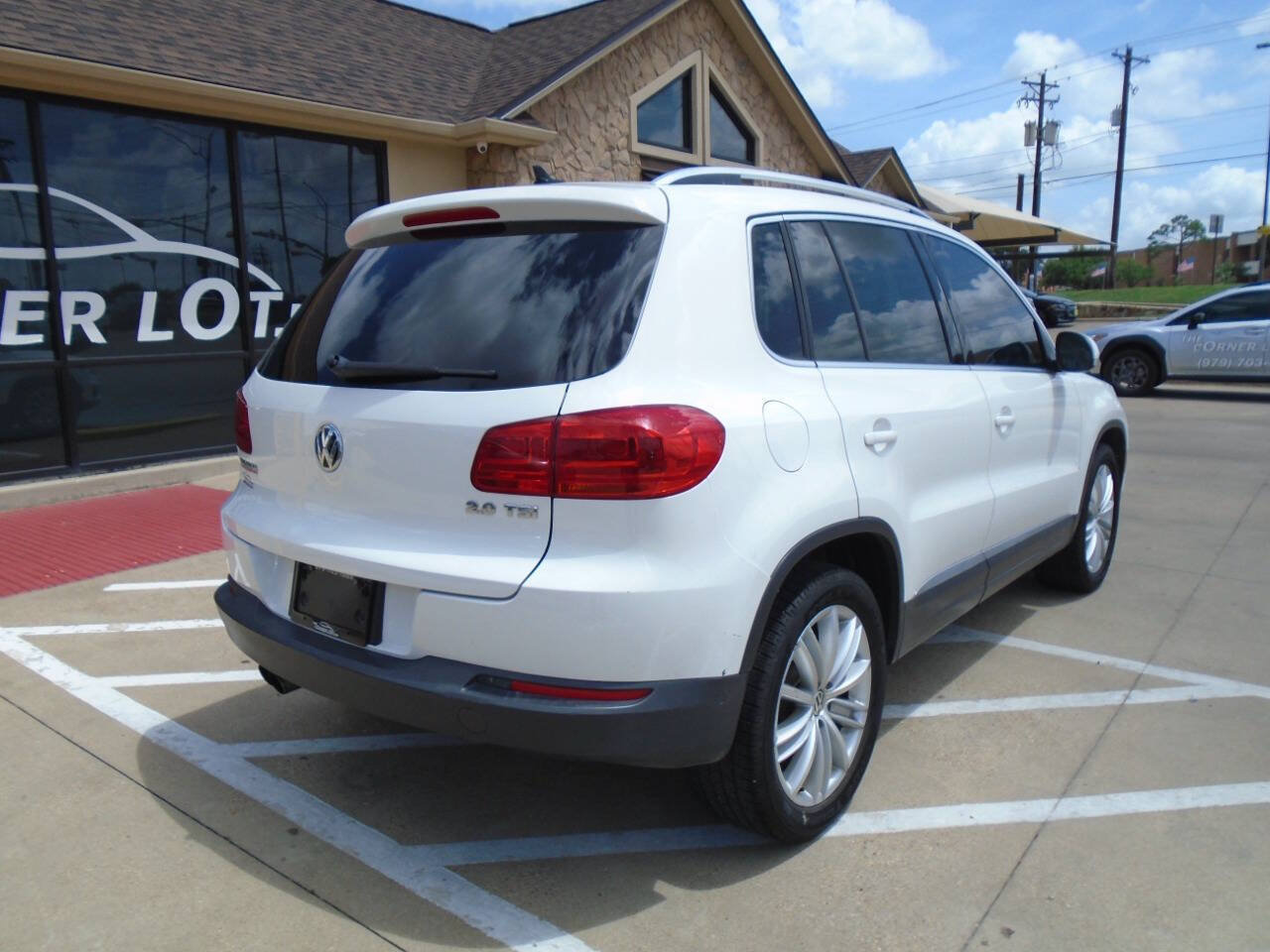 Used 2012 Volkswagen Tiguan SE FWD image 8