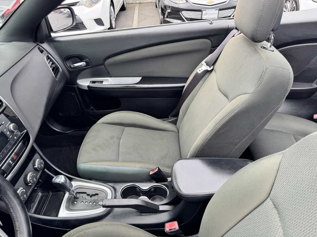 Used 2011 Chrysler 200 Touring FWD image 33