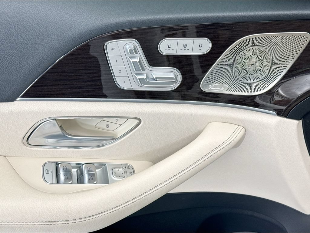 Used 2025 Mercedes-Benz GLS 580 4MATIC image 22