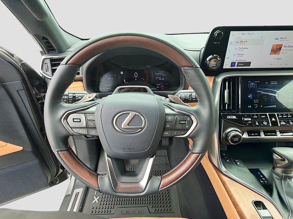Used 2025 Lexus LX 600 4WD w/ Appearance Package image 11