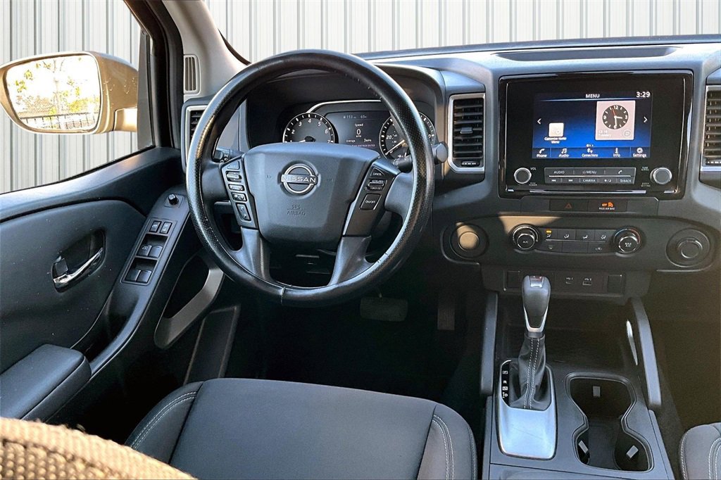 Used 2022 Nissan Frontier SV image 2