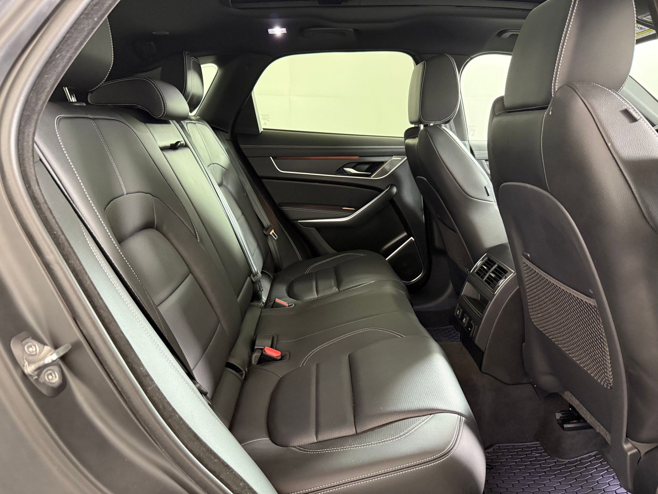 Used 2026 Jaguar F-PACE R-Dynamic S AWD/4WD image 29