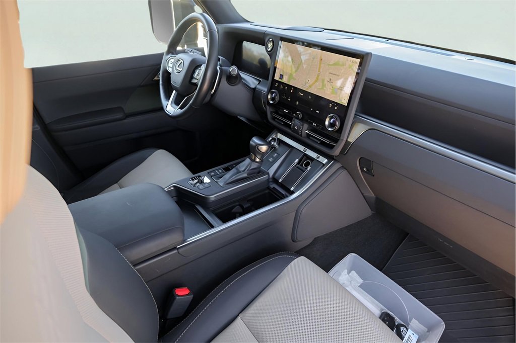 Used 2024 Lexus GX 550 image 33