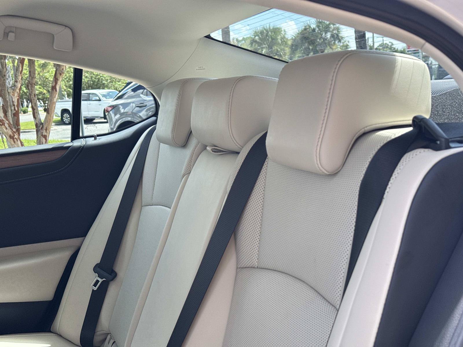 Used 2025 Lexus ES 350 w/ Premium Package FWD image 19