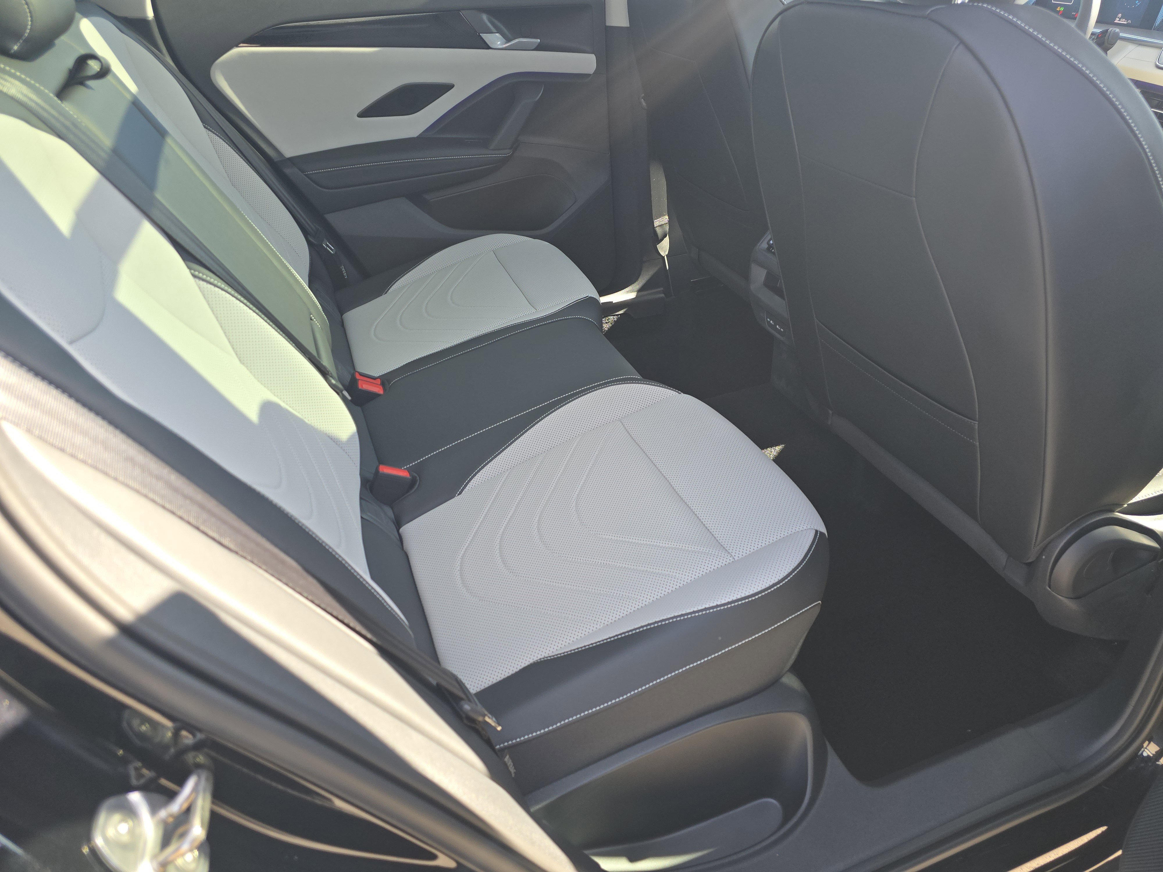 New 2025 Volkswagen Tiguan SE image 16