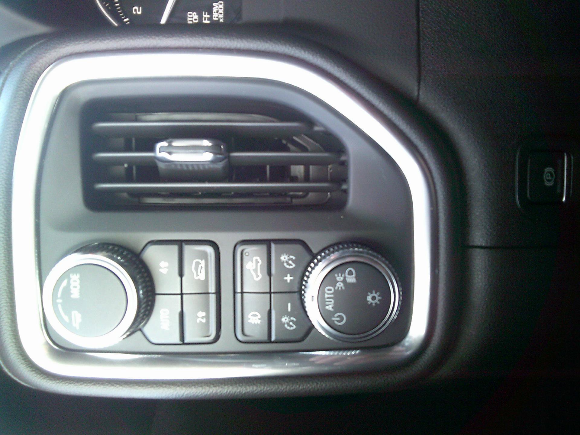 Used 2021 GMC Sierra 1500 Elevation image 14