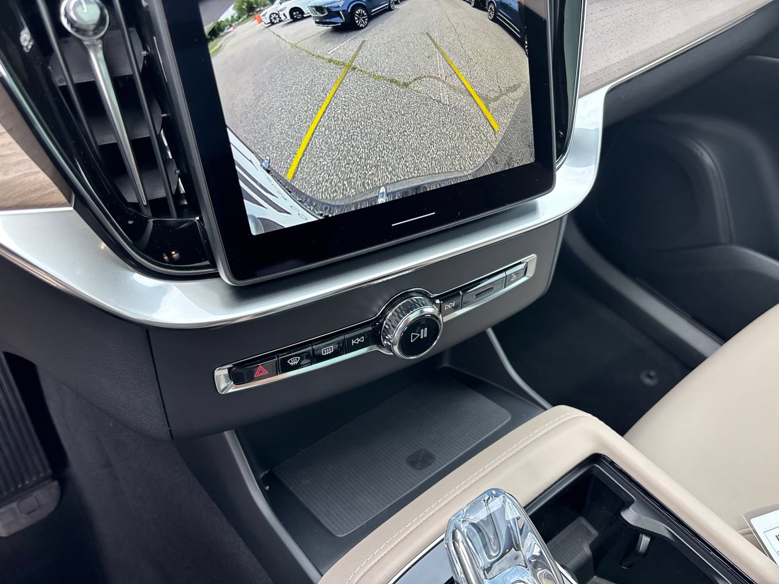 New 2026 Volvo XC90 B6 Plus w/ Protection Package Premier AWD/4WD image 21
