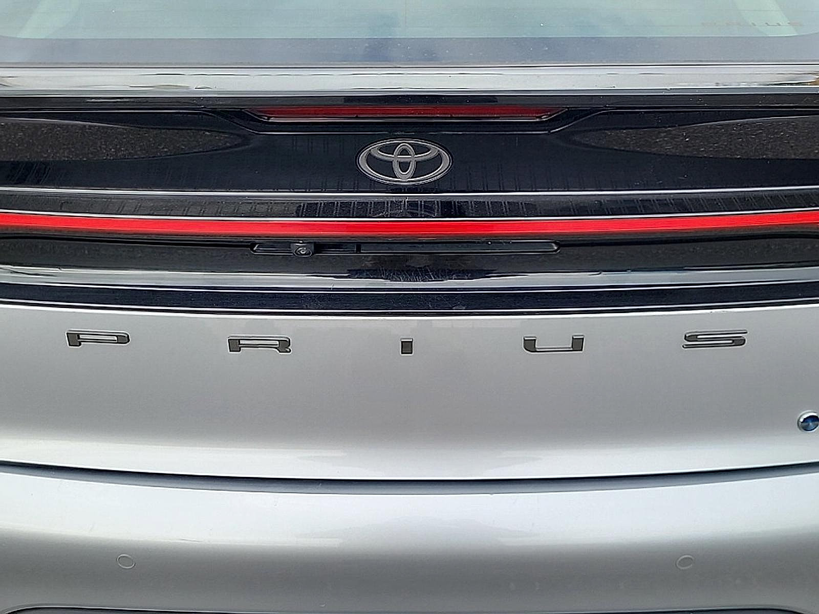 Used 2025 Toyota Prius LE FWD image 27