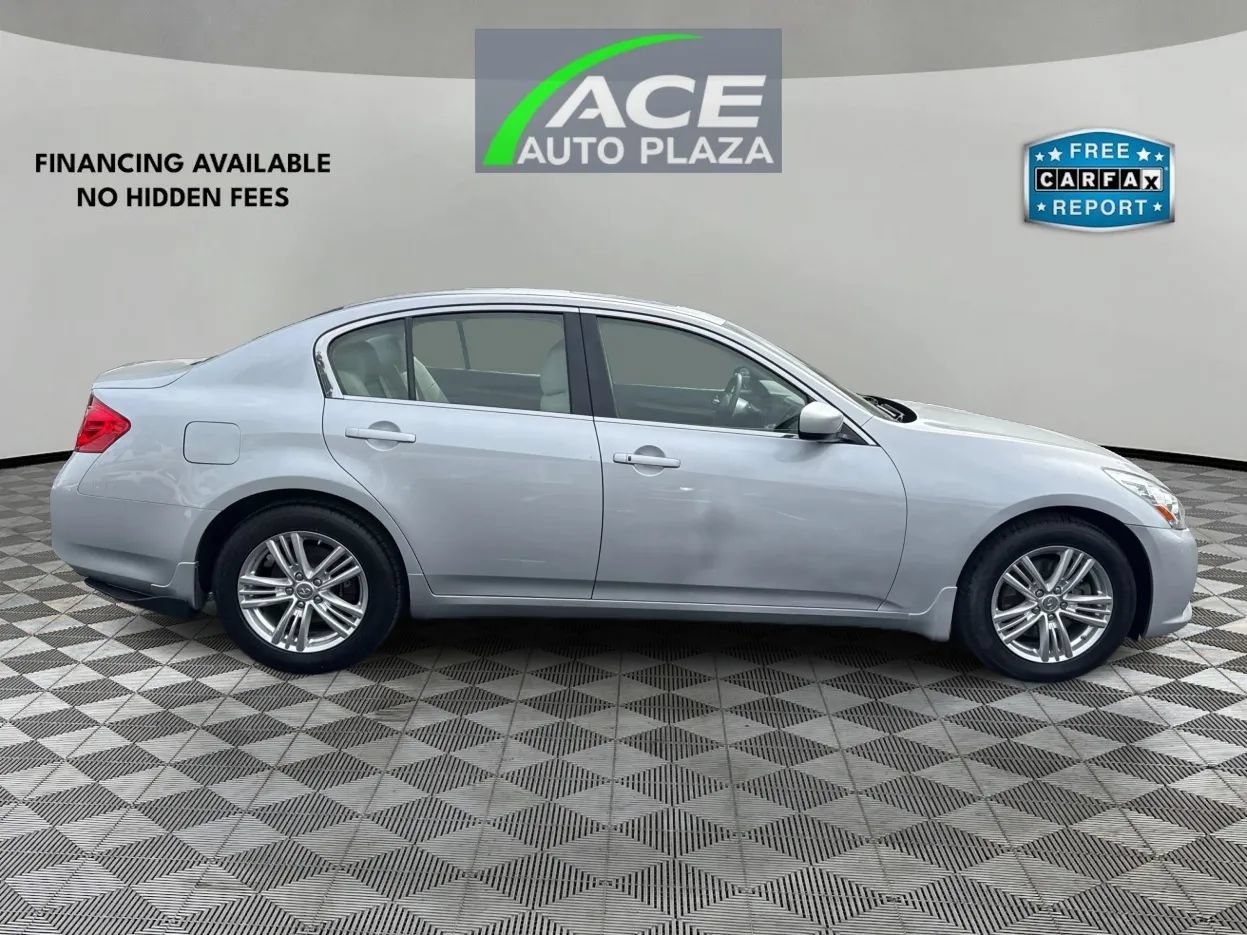 Used 2015 INFINITI Q40 AWD w/ Moonroof Package image 4