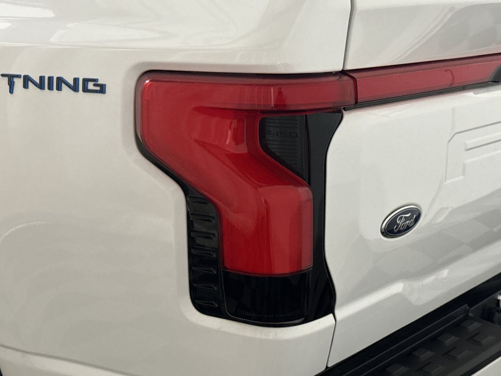 Used 2023 Ford F150 Lightning Platinum AWD/4WD image 14