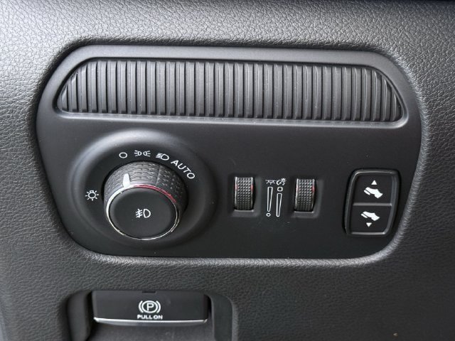 Used 2024 Jeep Wagoneer L Series II RWD image 22