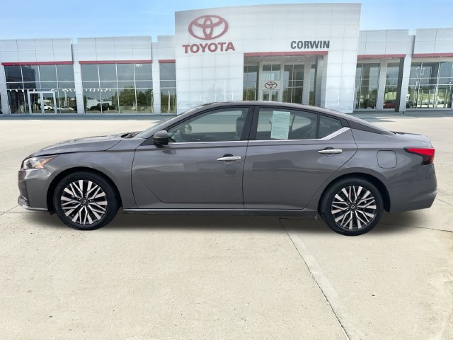 Used 2025 Nissan Altima 2.5 SV FWD image 2