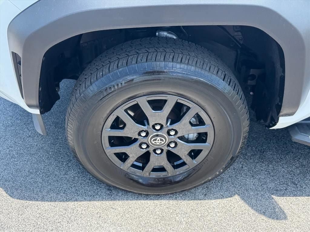 Used 2025 Toyota 4Runner SR5 AWD/4WD image 18