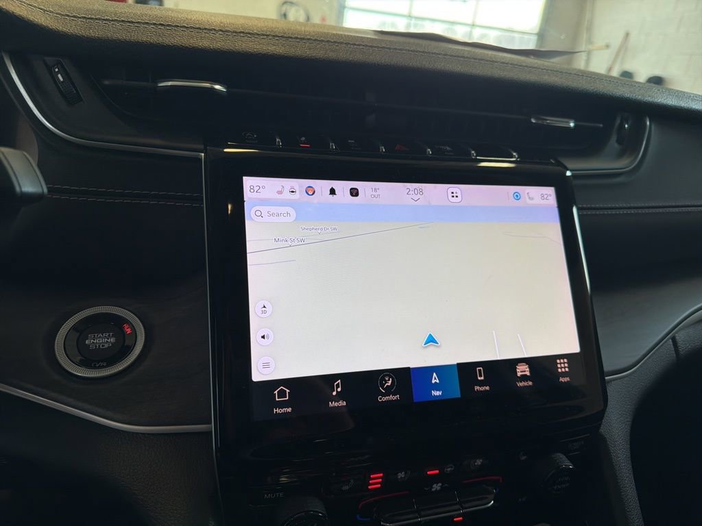 Used 2023 Jeep Grand Cherokee Limited w/ Luxury Tech Group II image 38