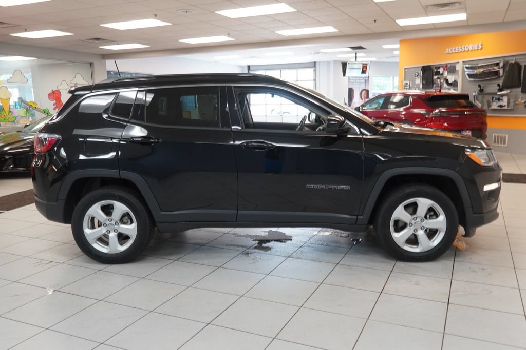 Used 2019 Jeep Compass Latitude w/ Cold Weather Group AWD/4WD image 13