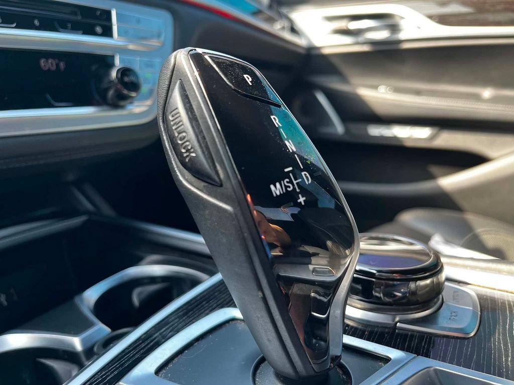 Used 2018 BMW 750i xDrive AWD/4WD image 8