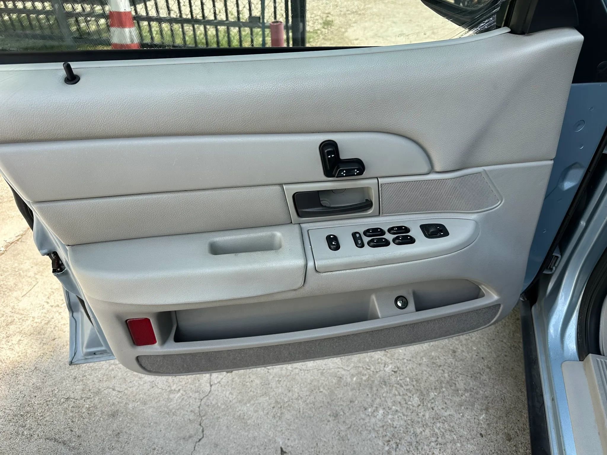 Used 2005 Ford Crown Victoria RWD image 20