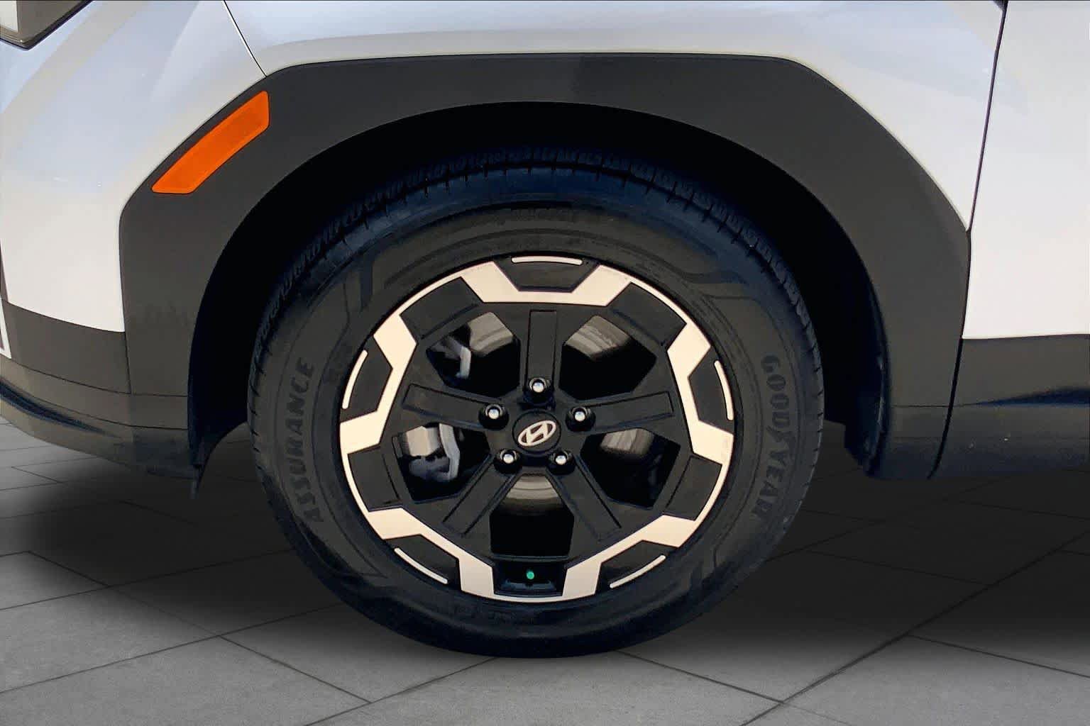 Used 2024 Hyundai Santa Fe SEL FWD image 10