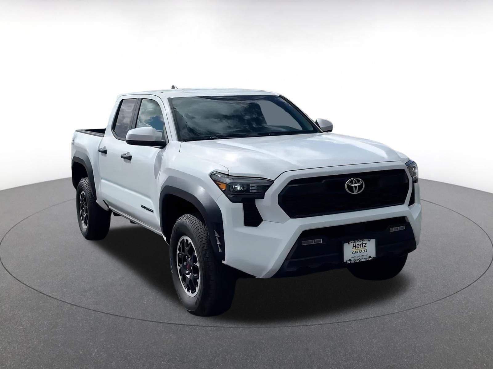 Used 2025 Toyota Tacoma SR image 3