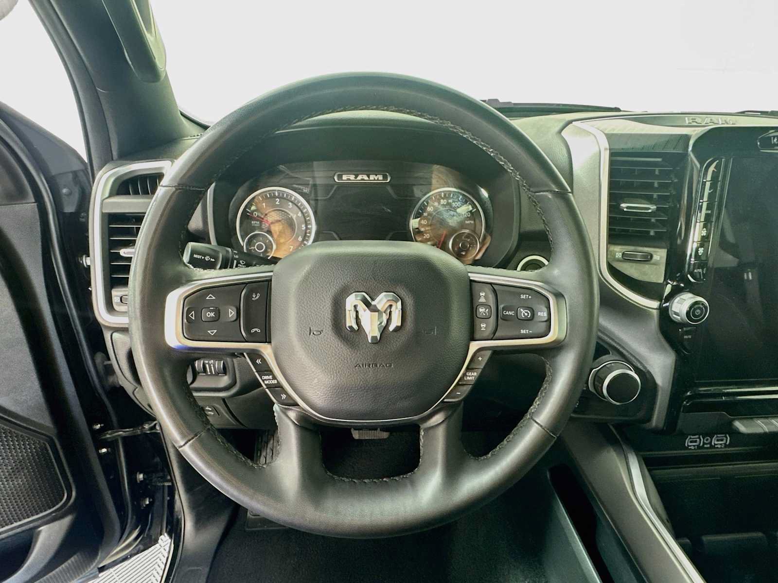 Used 2025 RAM 1500 Big Horn AWD/4WD image 9