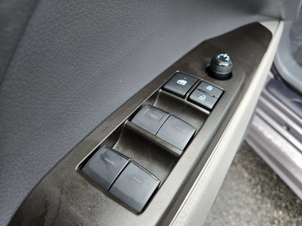 Used 2023 Toyota Camry SE FWD image 17