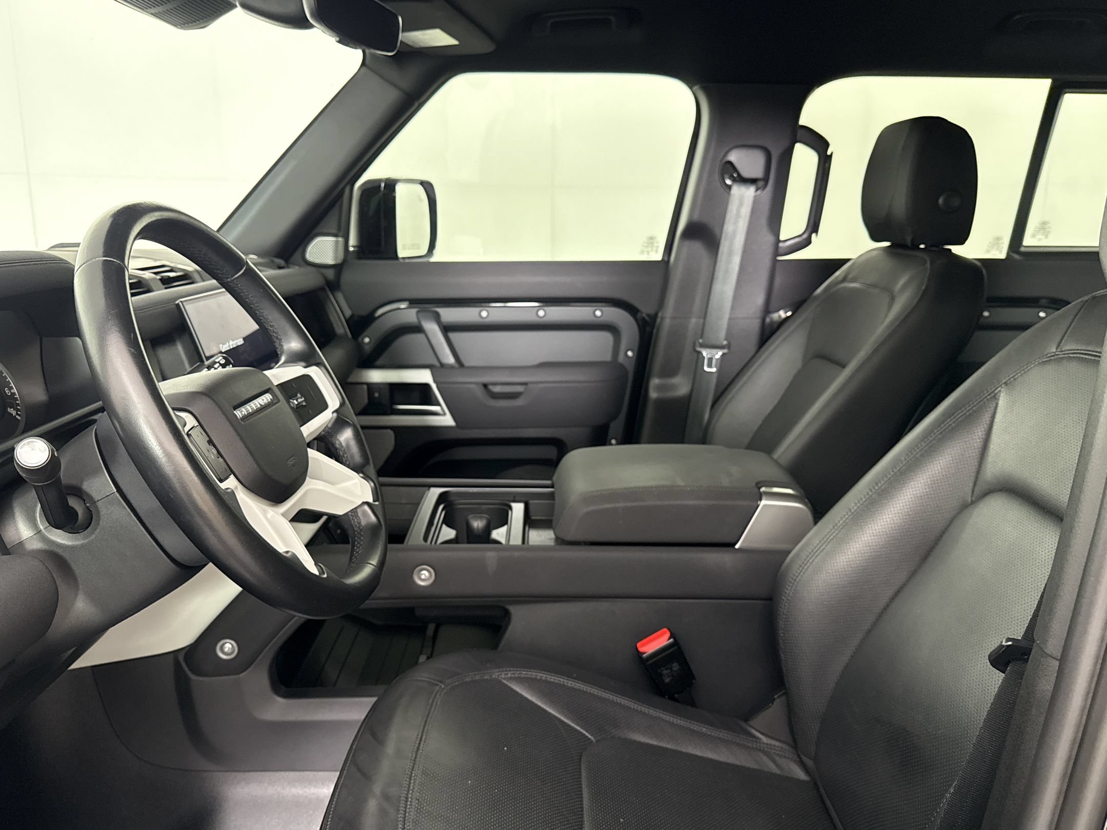 Used 2023 Land Rover Defender 130 SE AWD/4WD image 5