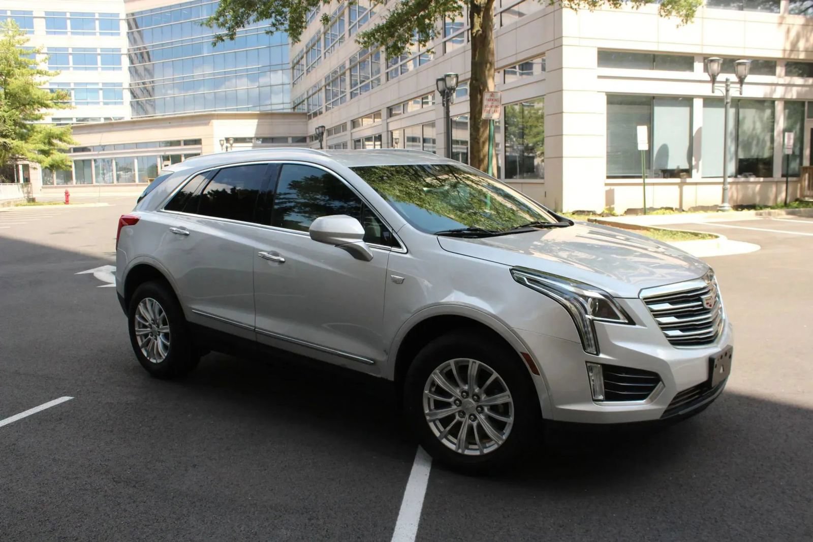 Used 2018 Cadillac XT5 AWD image 1