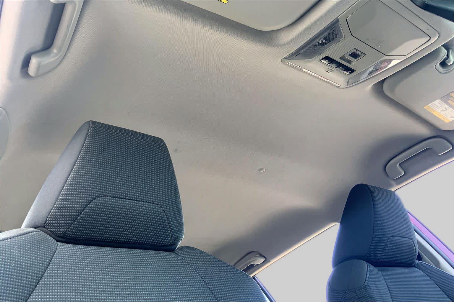 Used 2021 Toyota RAV4 LE FWD image 14