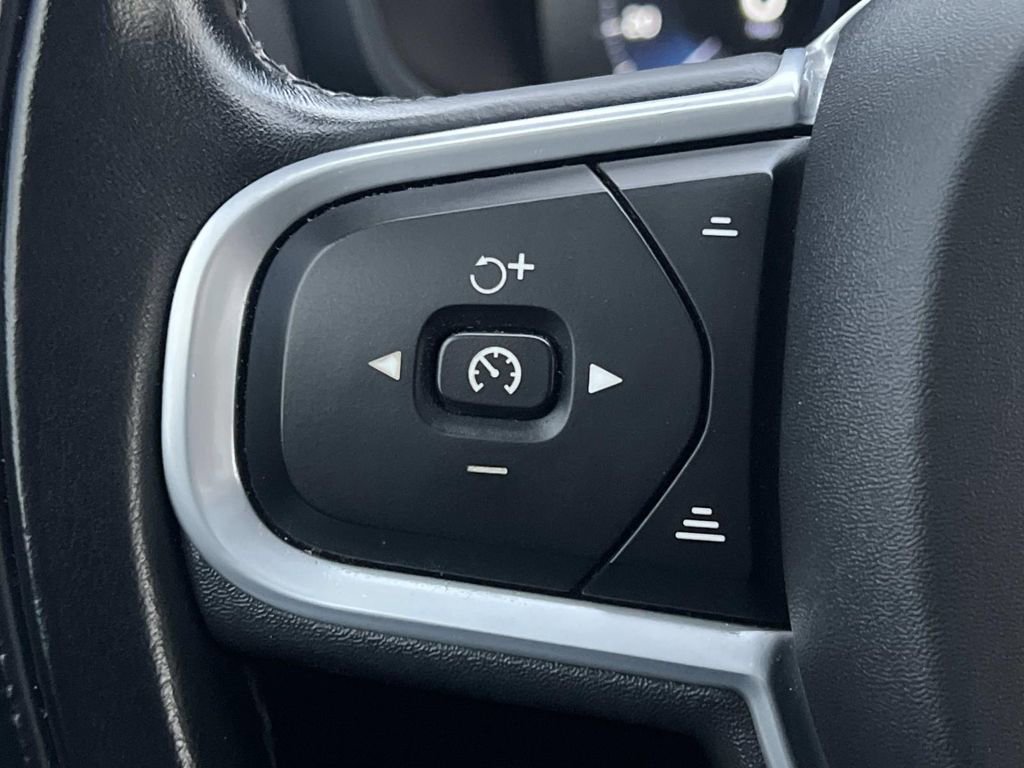 Used 2022 Volvo S60 B5 Momentum image 23