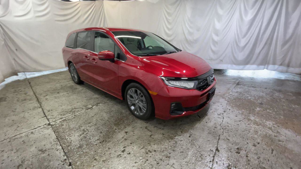 Used 2025 Honda Odyssey Touring image 2