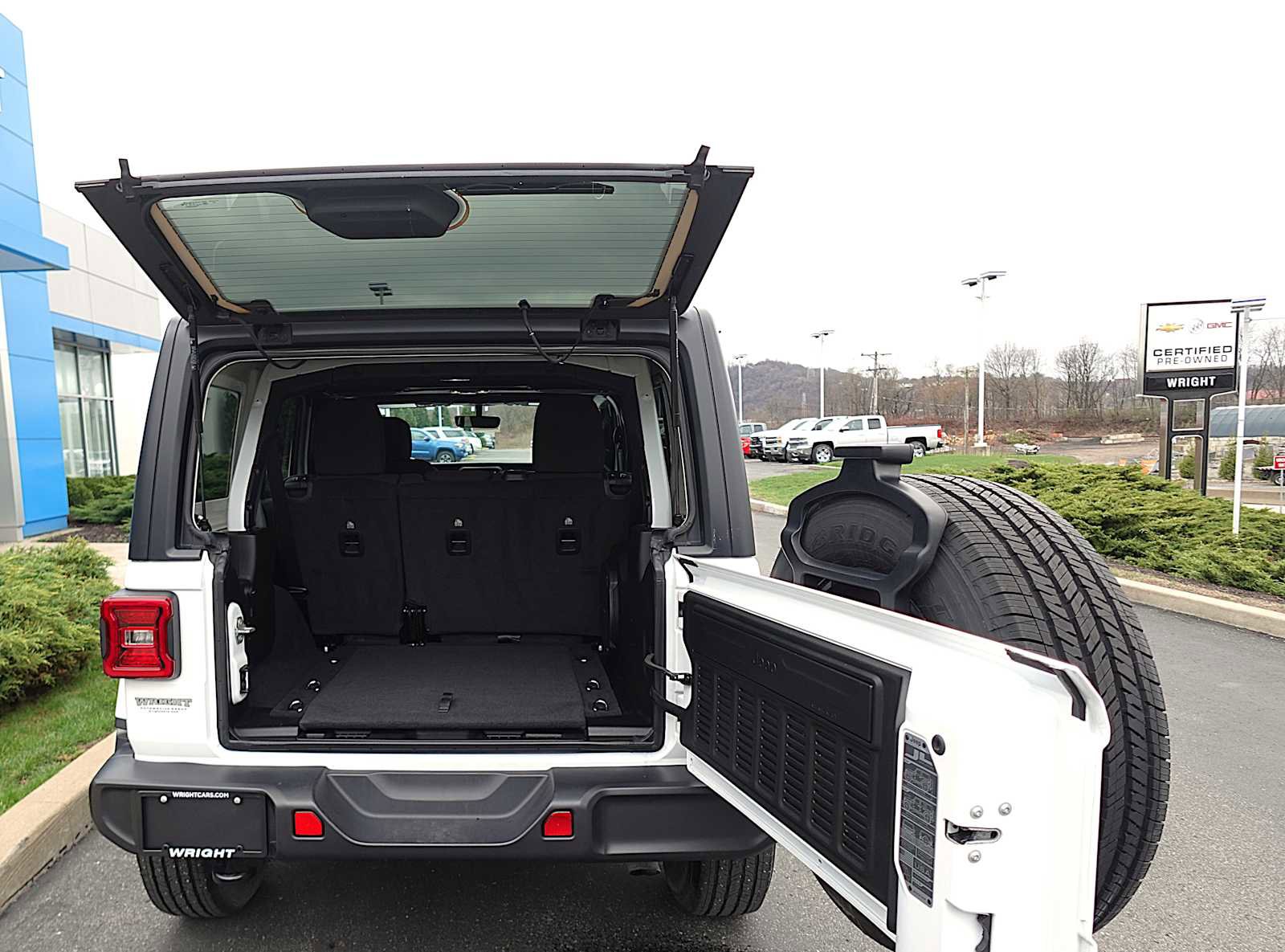 Used 2023 Jeep Wrangler Sahara w/ LED Lighting Group image 29