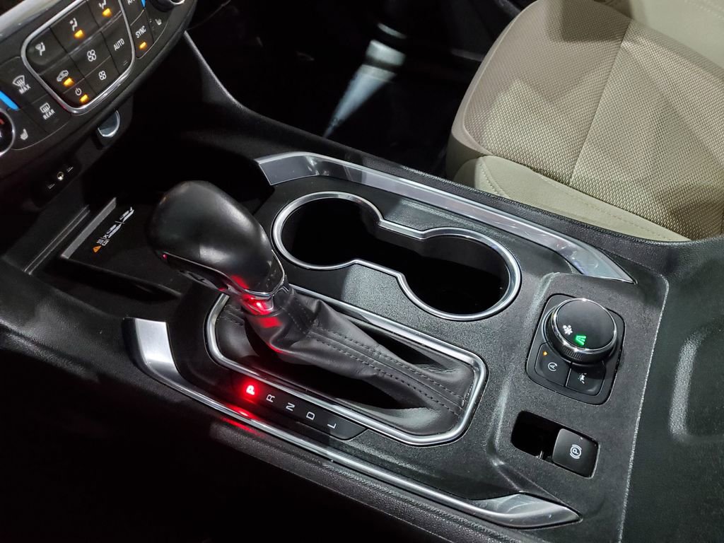 Used 2022 Chevrolet Traverse LT image 35