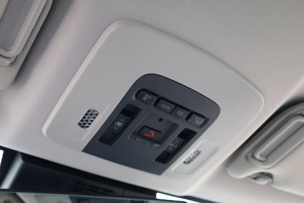 Used 2025 Toyota Camry XLE AWD/4WD image 18