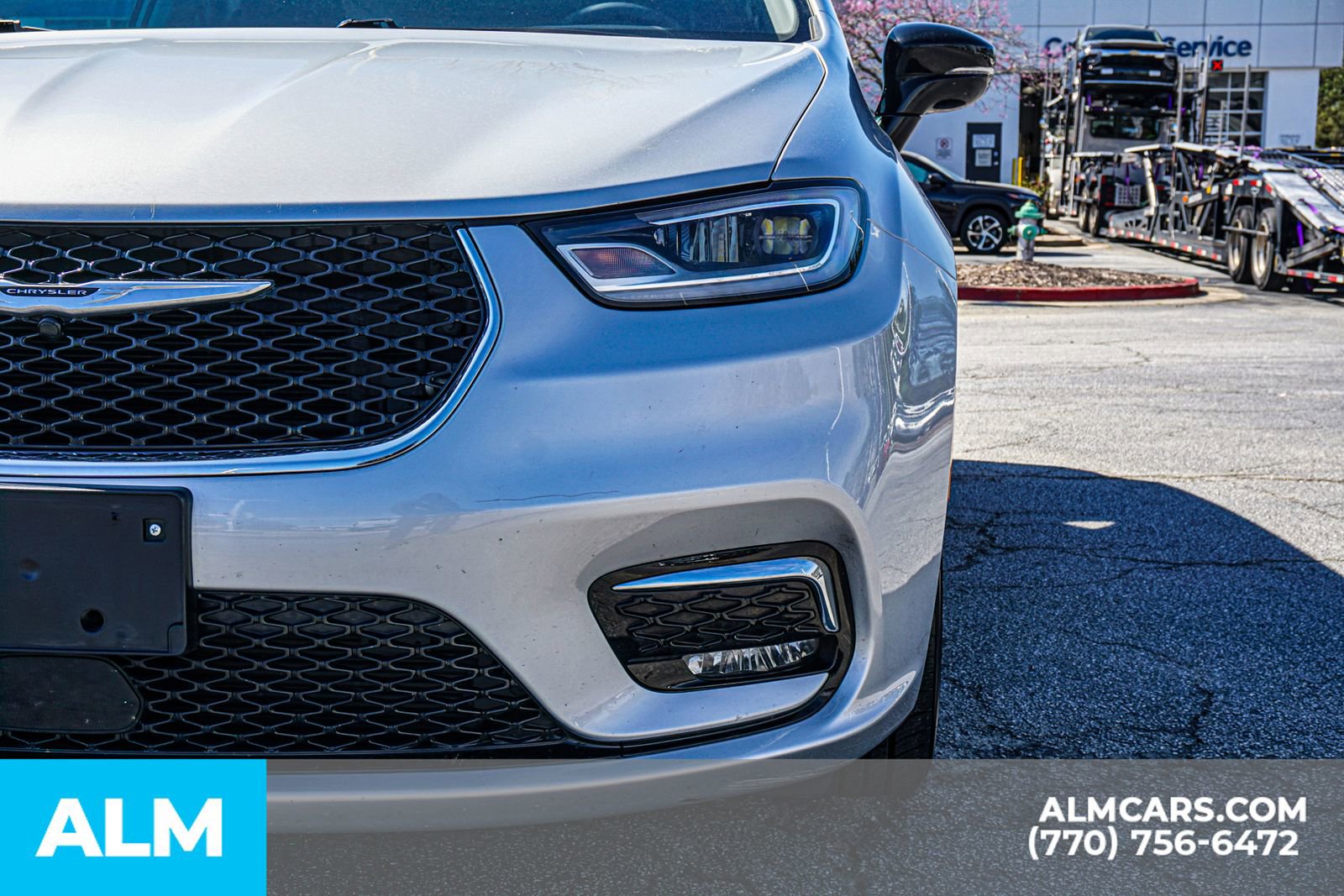 Used 2024 Chrysler Pacifica Touring-L image 18