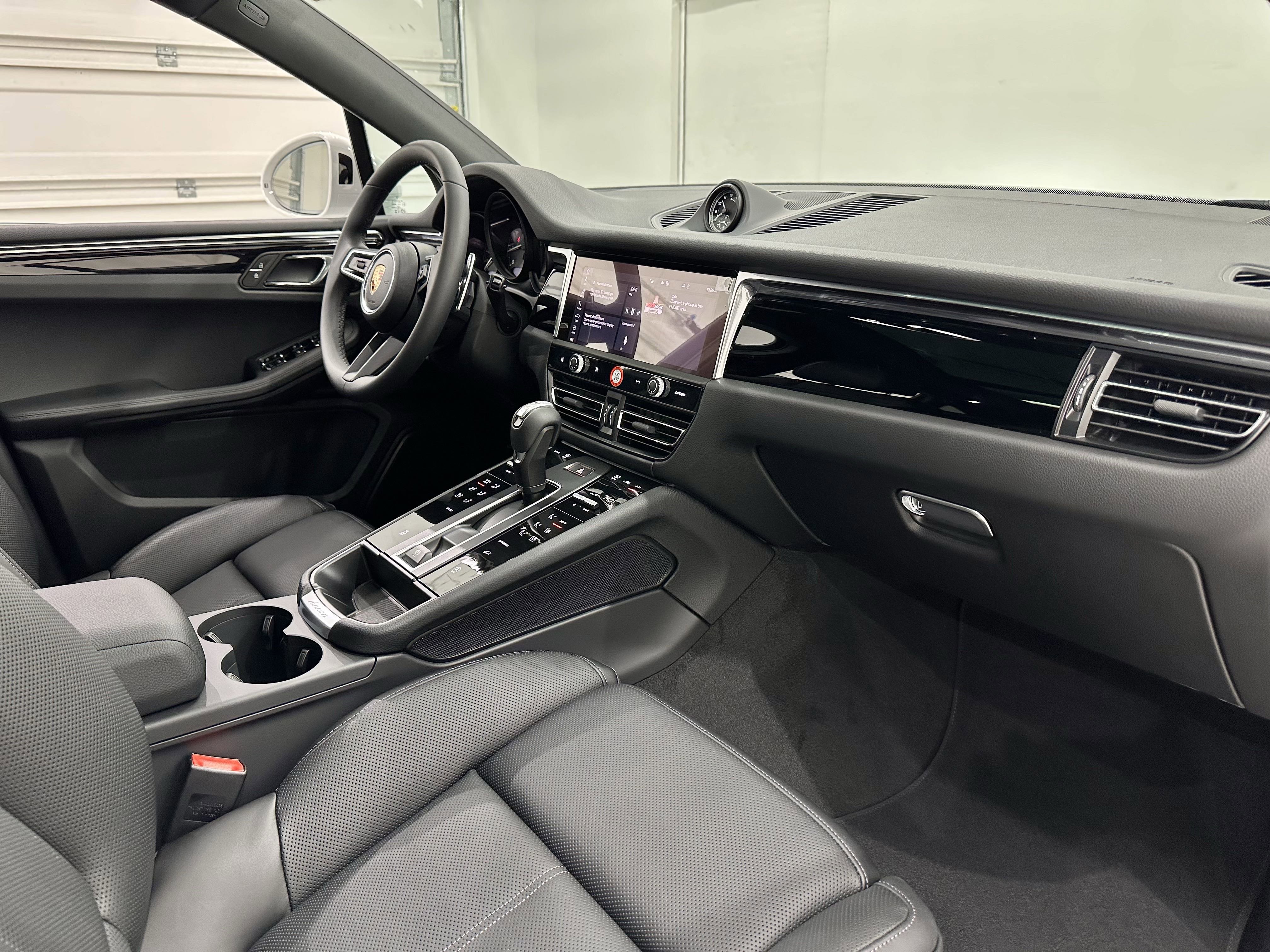 Certified 2025 Porsche Macan image 25